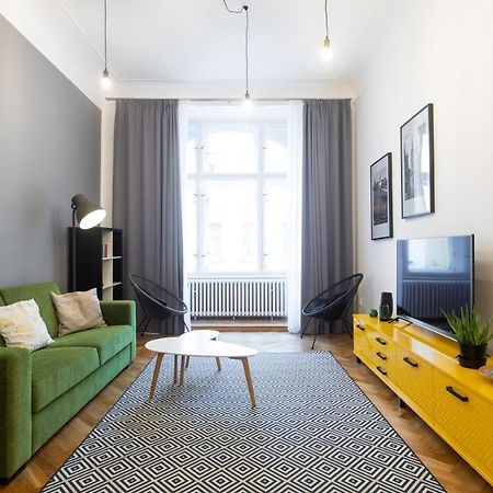 Spacious Apartments Near The River Prague Extérieur photo