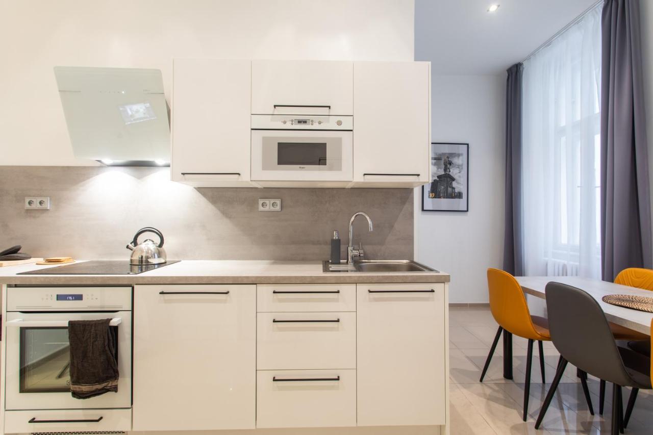 Spacious Apartments Near The River Prague Extérieur photo
