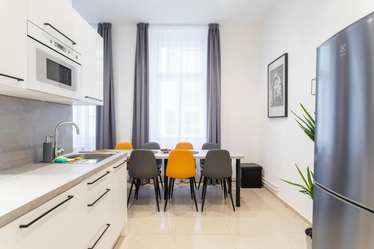 Spacious Apartments Near The River Prague Extérieur photo