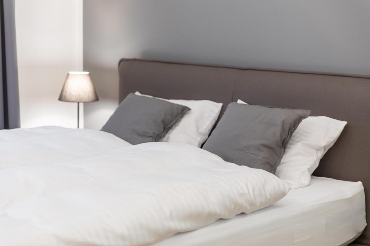 Spacious Apartments Near The River Prague Extérieur photo