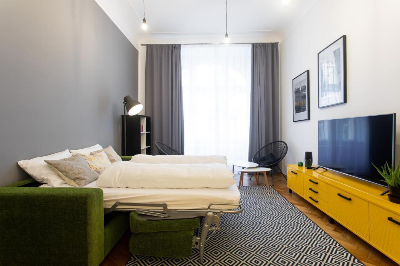 Spacious Apartments Near The River Prague Extérieur photo