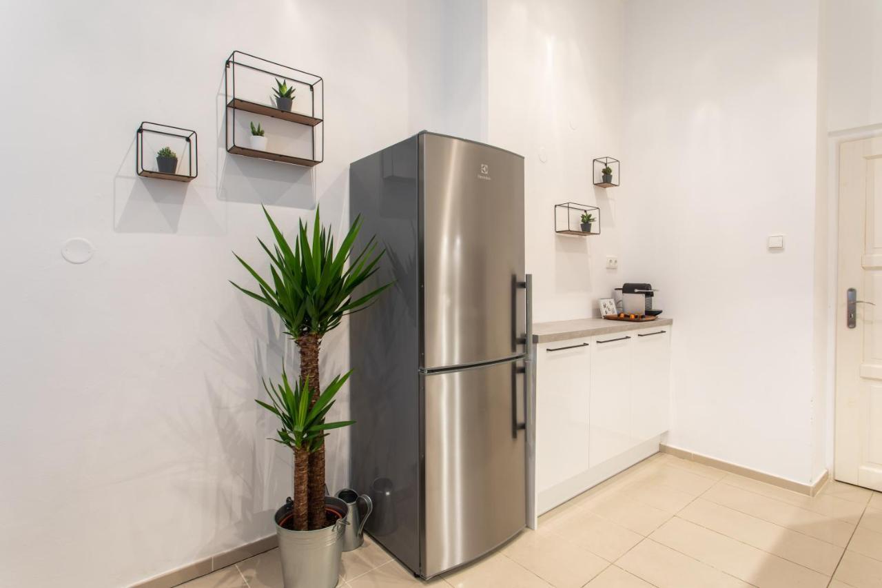 Spacious Apartments Near The River Prague Extérieur photo