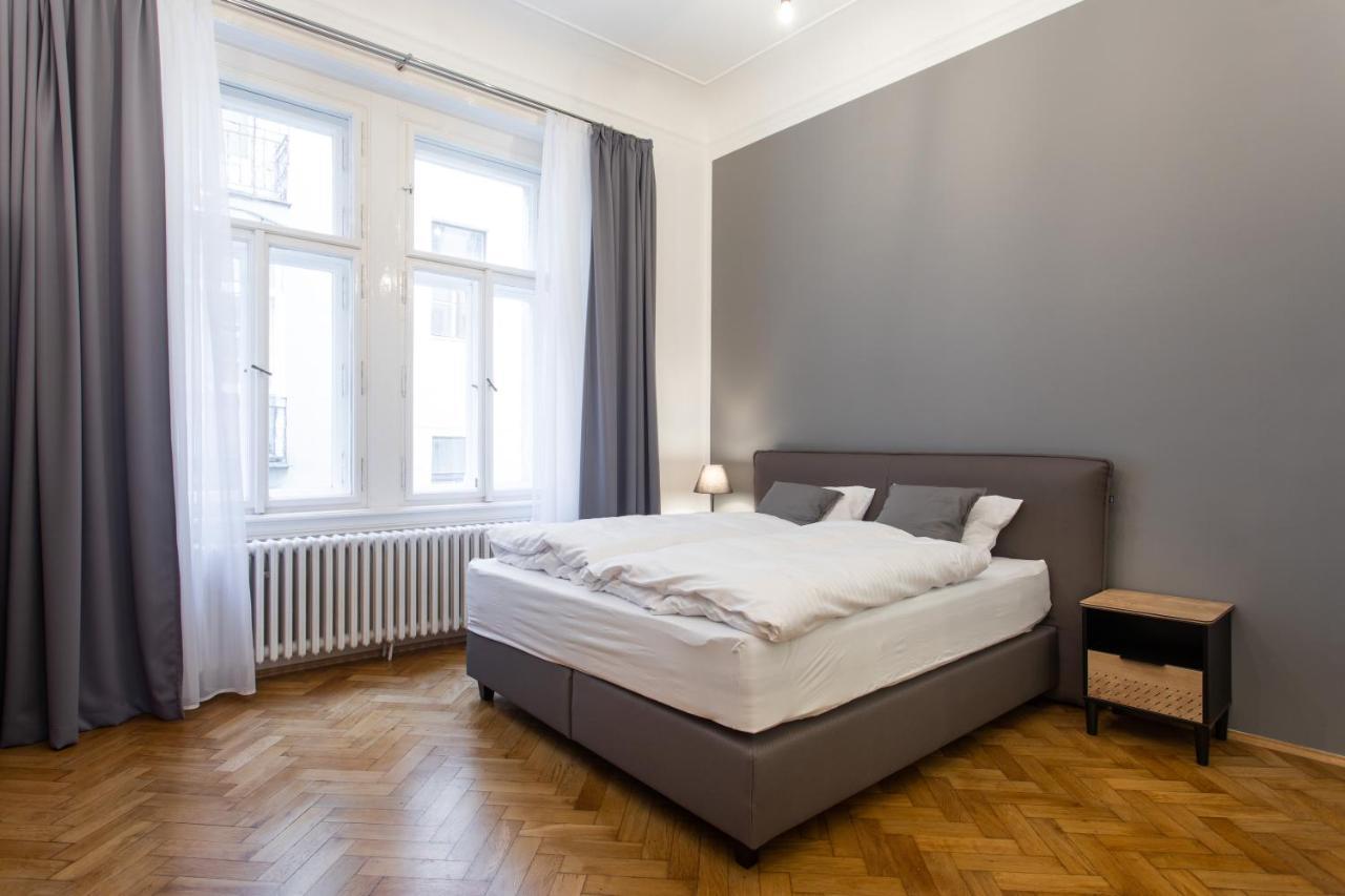 Spacious Apartments Near The River Prague Extérieur photo